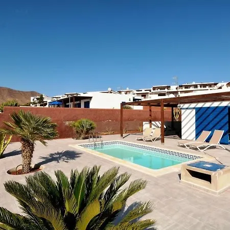 In Playa Blanca Sleeps 4 Includes Swimming Pool And Wifi 7 וילה *