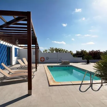 In Playa Blanca Sleeps 4 Includes Swimming Pool And Wifi 7 Playa Blanca (Lanzarote)