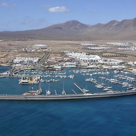 In Playa Blanca Sleeps 4 Includes Swimming Pool And Wifi 7 Villa Playa Blanca (Lanzarote)