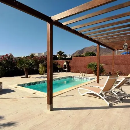 In Playa Blanca Sleeps 4 Includes Swimming Pool And Wifi 7 * Playa Blanca (Lanzarote)